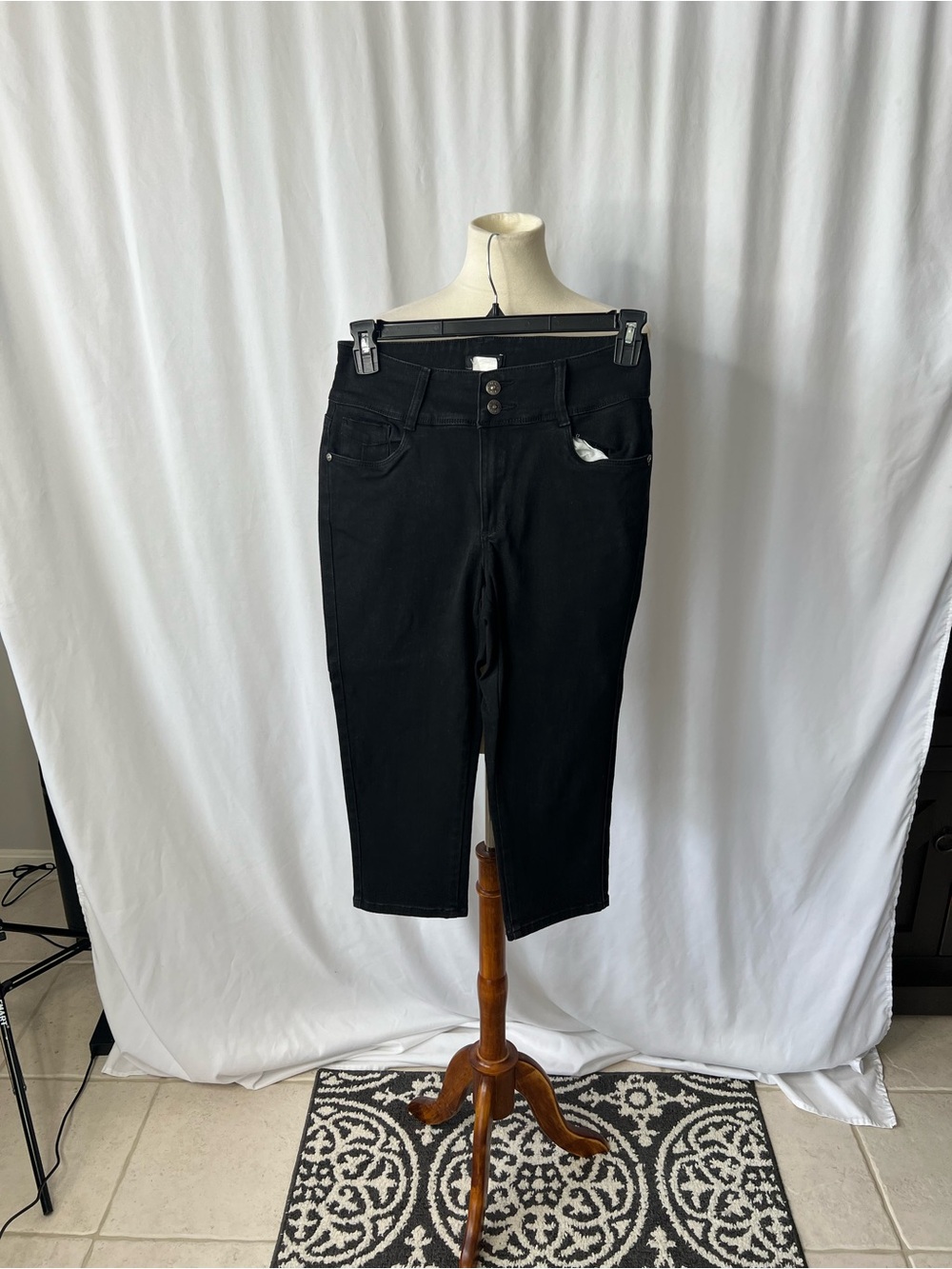 VENUS Black Denim Capri Jeans – Women’s Size 6 – Stretch Cropped Pants